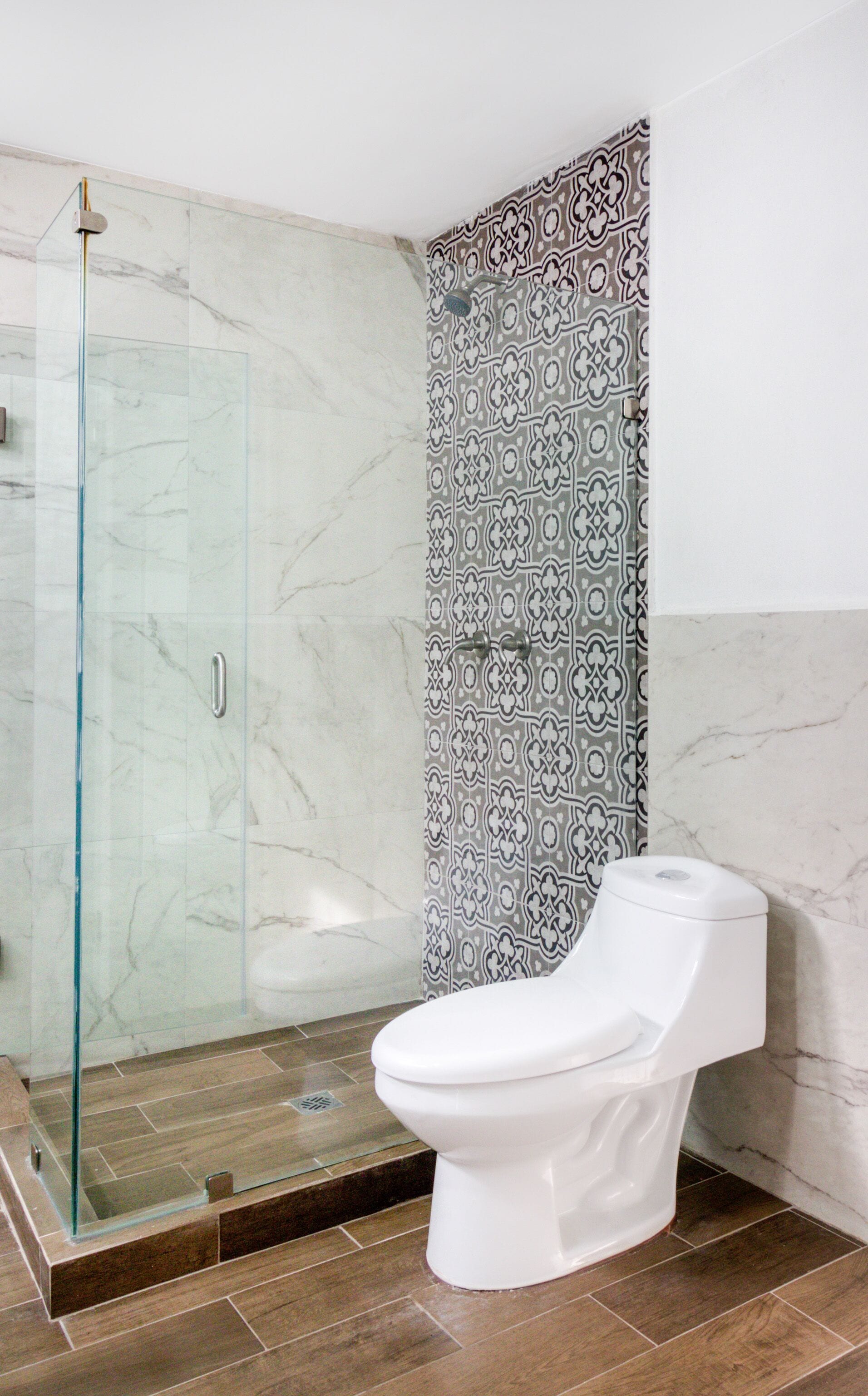 deluxe room | bathroom | hair dryer, towels, soap, shampoo