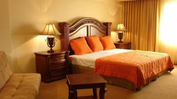 Premium bedding, in-room safe, desk, blackout drapes