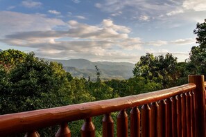 Cabana, vários quartos | Sacada