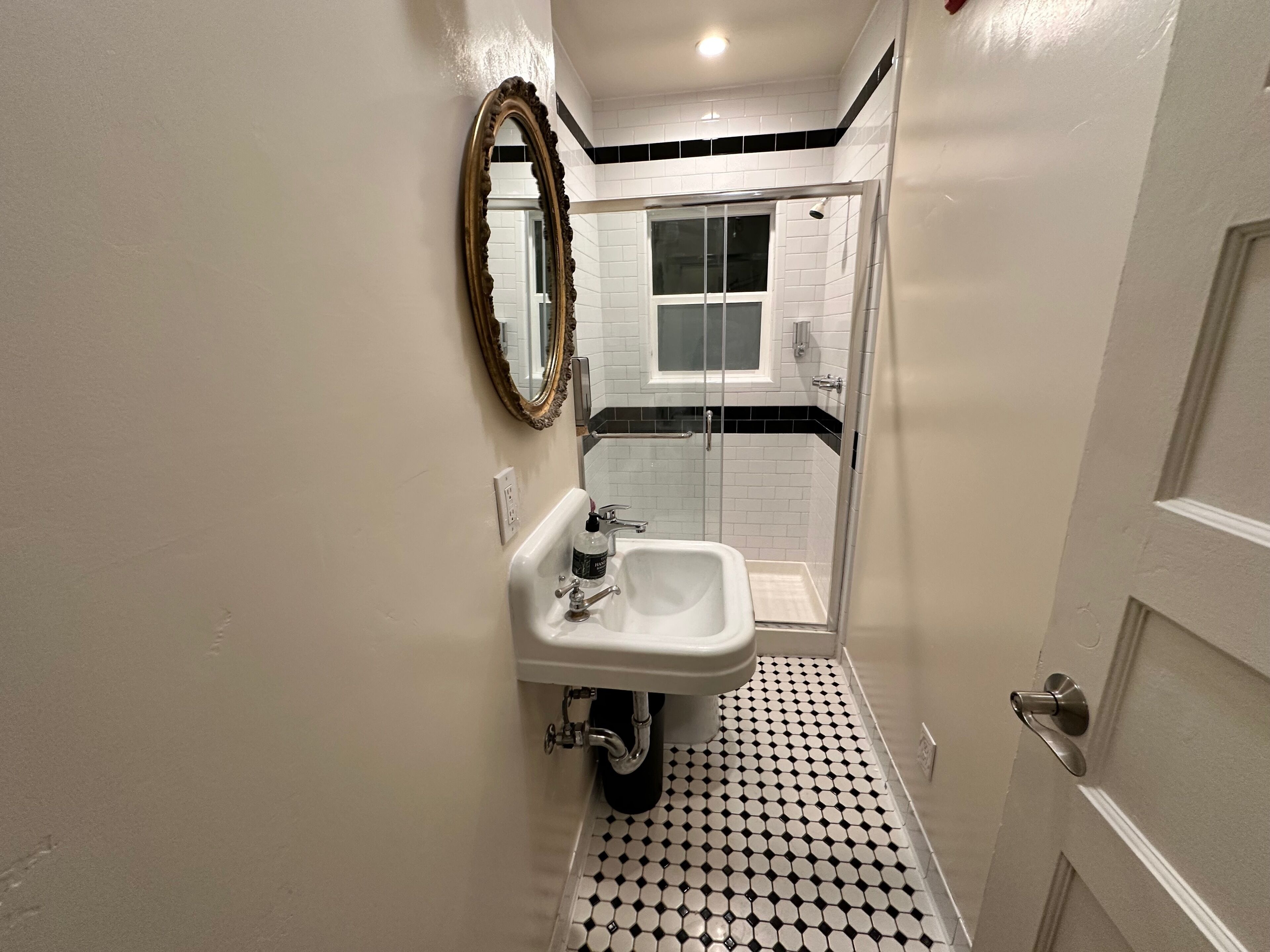 Shower, free toiletries, towels