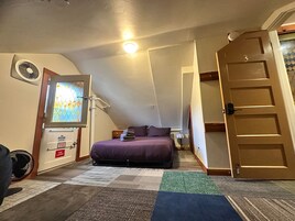 Ropa de cama de alta calidad, cortinas blackout y wifi gratis 