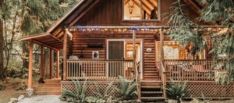 17mbr - Log  - Bbq - Pets Ok - Wifi - Sleeps 8 2 Bedroom Home by RedAwning