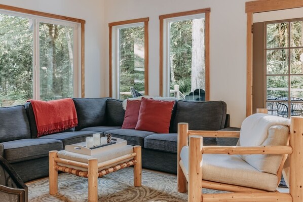 Casa, 2 habitaciones | Área de sala de estar | Reproductor de DVD 