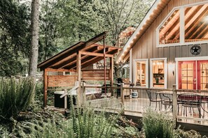 House, 2 Bedrooms | Exterior - 99mbr - Hot Tub - Wifi - Pets Ok - Bbq - Sleeps 6 2 Bedroom Home by RedAwning (Deming)