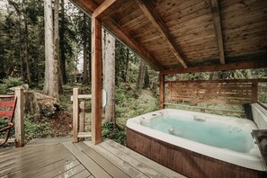 House, 2 Bedrooms | Outdoor spa tub - 99mbr - Hot Tub - Wifi - Pets Ok - Bbq - Sleeps 6 2 Bedroom Home by RedAwning (Deming)