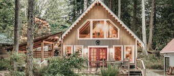 99mbr - Hot Tub - Wifi - Pets Ok - Bbq - Sleeps 6 2 Bedroom Home by RedAwning