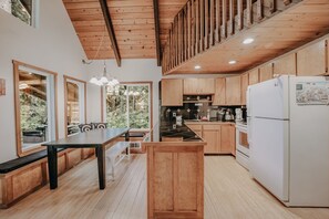 House, 2 Bedrooms | Private kitchen
