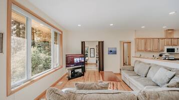 Cabin, 3 Bedrooms | Living area | DVD player