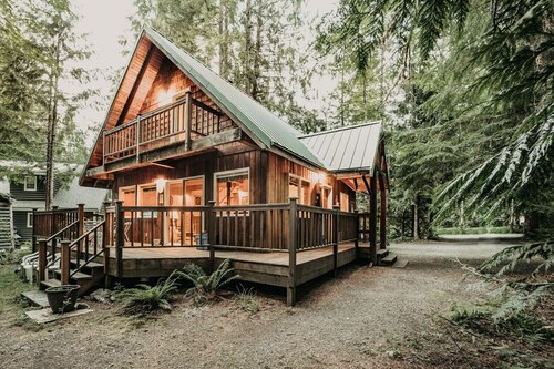 32mbr - Bbq - Pets Ok - Wood Stove - Sleeps 7 3 Bedroom Home by RedAwning