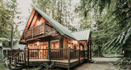 32mbr - Bbq - Pets Ok - Wood Stove - Sleeps 7 3 Bedroom Home by RedAwning