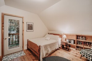 Cabin, 3 Bedrooms - 32mbr - Bbq - Pets Ok - Wood Stove - Sleeps 7 3 Bedroom Home by RedAwning (Deming)