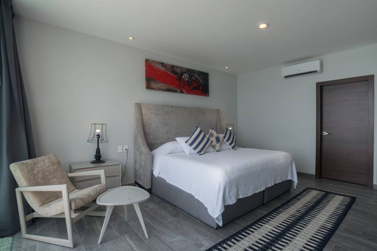 Suite, 1 King-Bett, eingeschränkter Meerblick