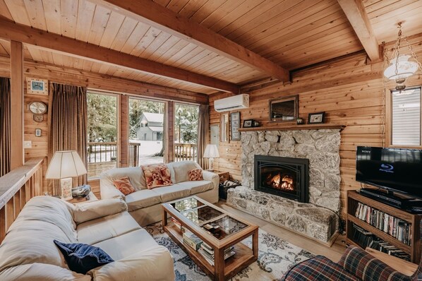 Cabin, 3 Bedrooms | Living area