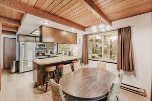 Cabin, 3 Bedrooms | Dining