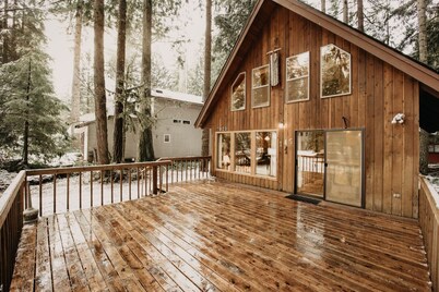 35sl - Air Conditioning - Pets Ok - Fireplace - Sleeps 6 3 Bedroom Home by RedAwning