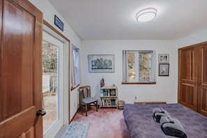 Cabin, 3 Bedrooms | 3 bedrooms, free WiFi - 51sl - Ping Pong - Fireplace - D/w - W/d - Sleeps 8 3 Bedroom Home by RedAwning (Deming)
