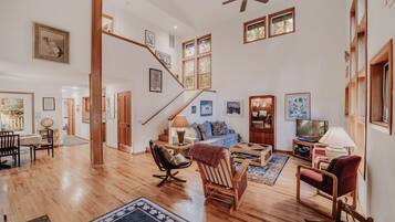 Cabin, 3 Bedrooms | Living area | Fireplace