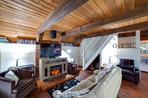 Cabin, 3 Bedrooms | Living area | Fireplace, DVD player