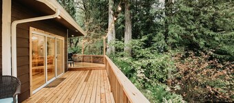 13sl - Hot Tub - Pets Ok - Wifi - Sleeps 8 2 Bedroom Home by RedAwning