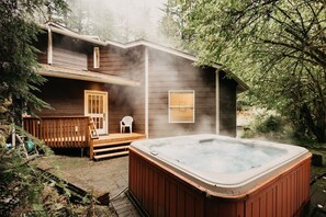 Outdoor spa tub - 13sl - Hot Tub - Pets Ok - Wifi - Sleeps 8 2 Bedroom Home by RedAwning (Deming)
