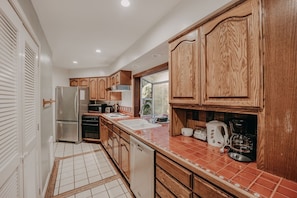 Cabin, 2 Bedrooms | Private kitchen | Fridge, microwave, oven, stovetop