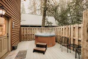 Cabin, 2 Bedrooms | Outdoor spa tub - 89gs - Hot Tub - Pets Ok - Wifi - Sleeps 4 1 Bedroom Home by RedAwning (Deming)