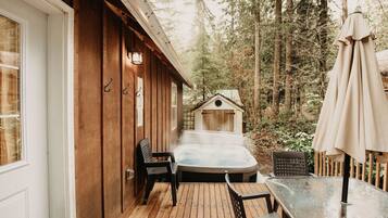 Cabin, 2 Bedrooms | Property grounds