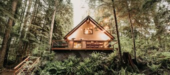 98sl - Hot Tub - Bbq - Pets Ok - Wifi - Sleeps 6 2 Bedroom Home by RedAwning