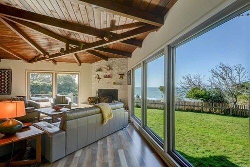 Surf Watch 3 Bedroom Home by RedAwning