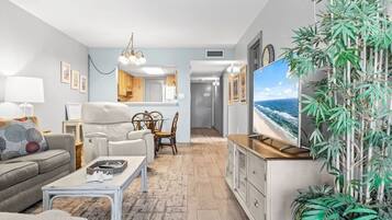 公寓客房, 2 間臥室 | 客廳 | 電視、DVD 播放機