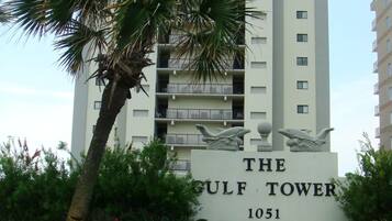 Condo, 2 Bedrooms | Front of property