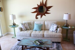 Condo, 1 habitación, balcón, frente al mar | 1 habitación, decoración personalizada y muebles diferentes