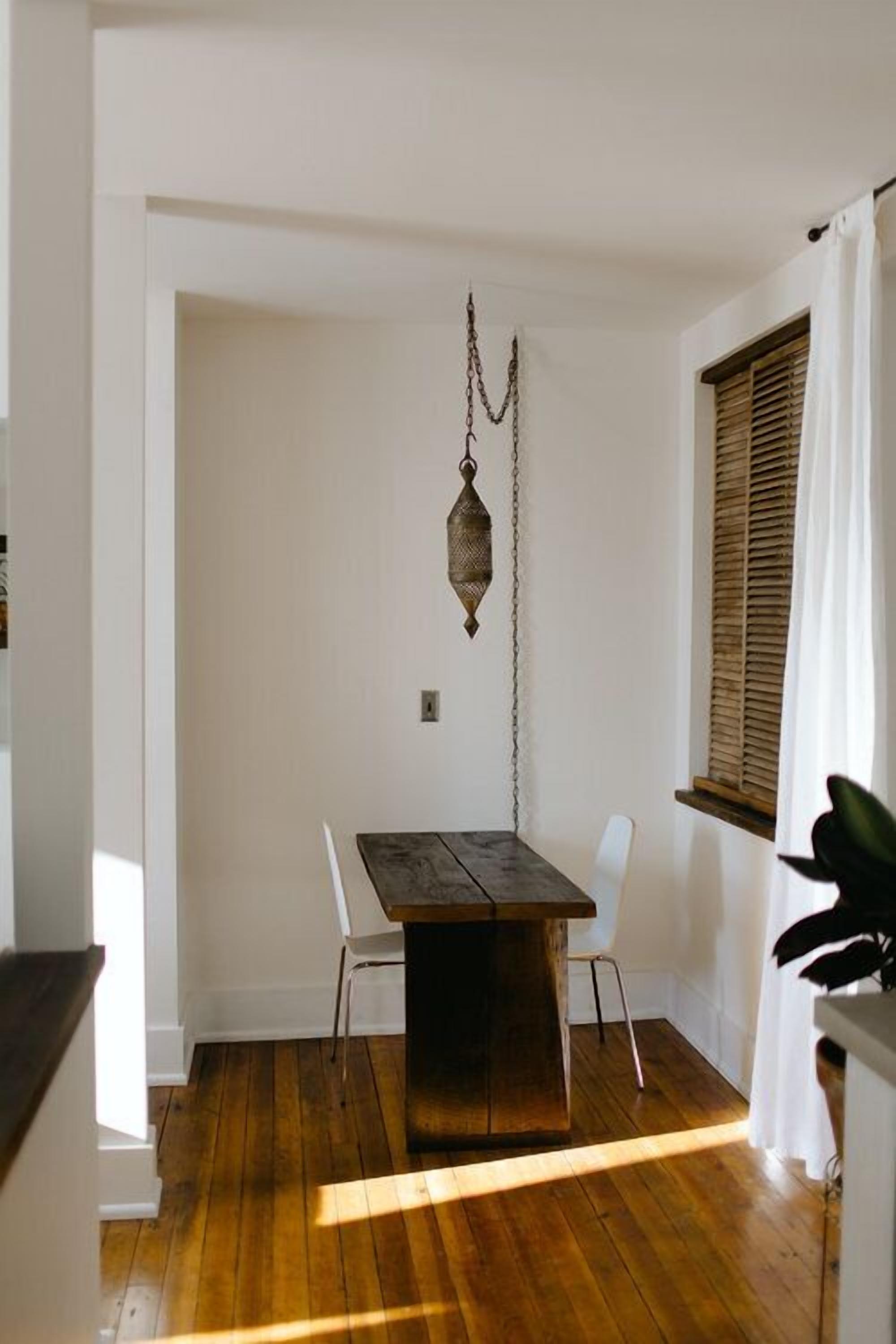 deluxe double room, 1 king bed | in-room dining