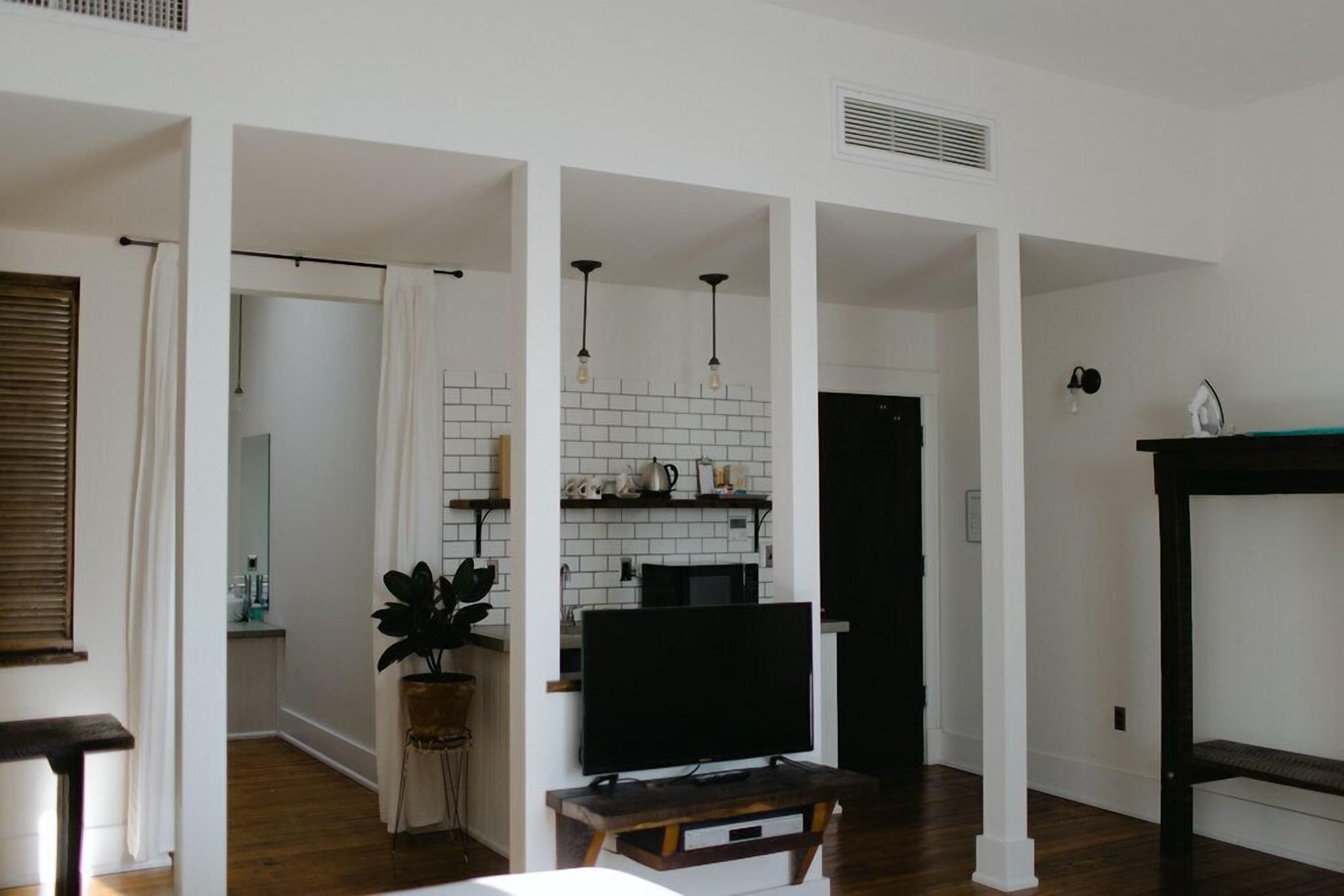 deluxe double room, 1 king bed | living area | flat-screen tv