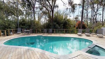 House, 4 Bedrooms | Pool