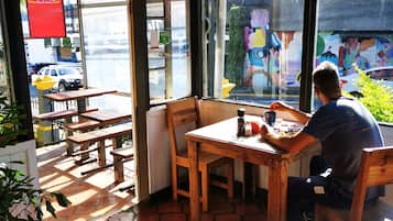 Lunch and dinner served, Italian cuisine