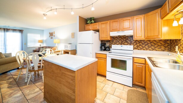 Condo, Multiple Beds (Gulf Shores Plantation East Unit 3113) | Private kitchen