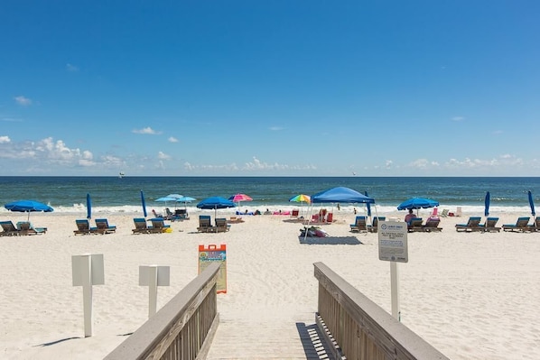 Condo, varias camas (Gulf Tower 11D) | Playa | En la playa 