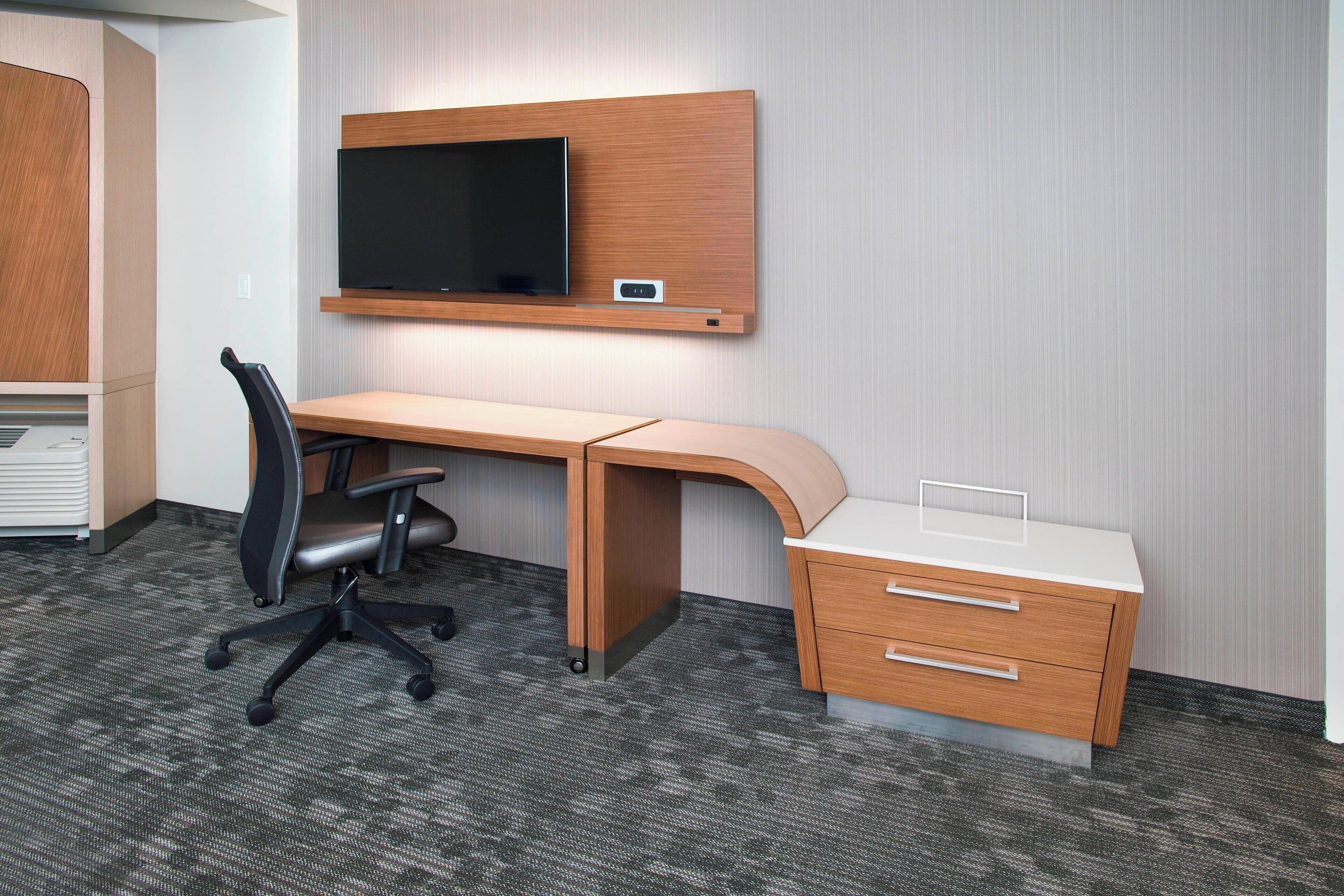 Photo - Courtyard by Marriott Redwood City