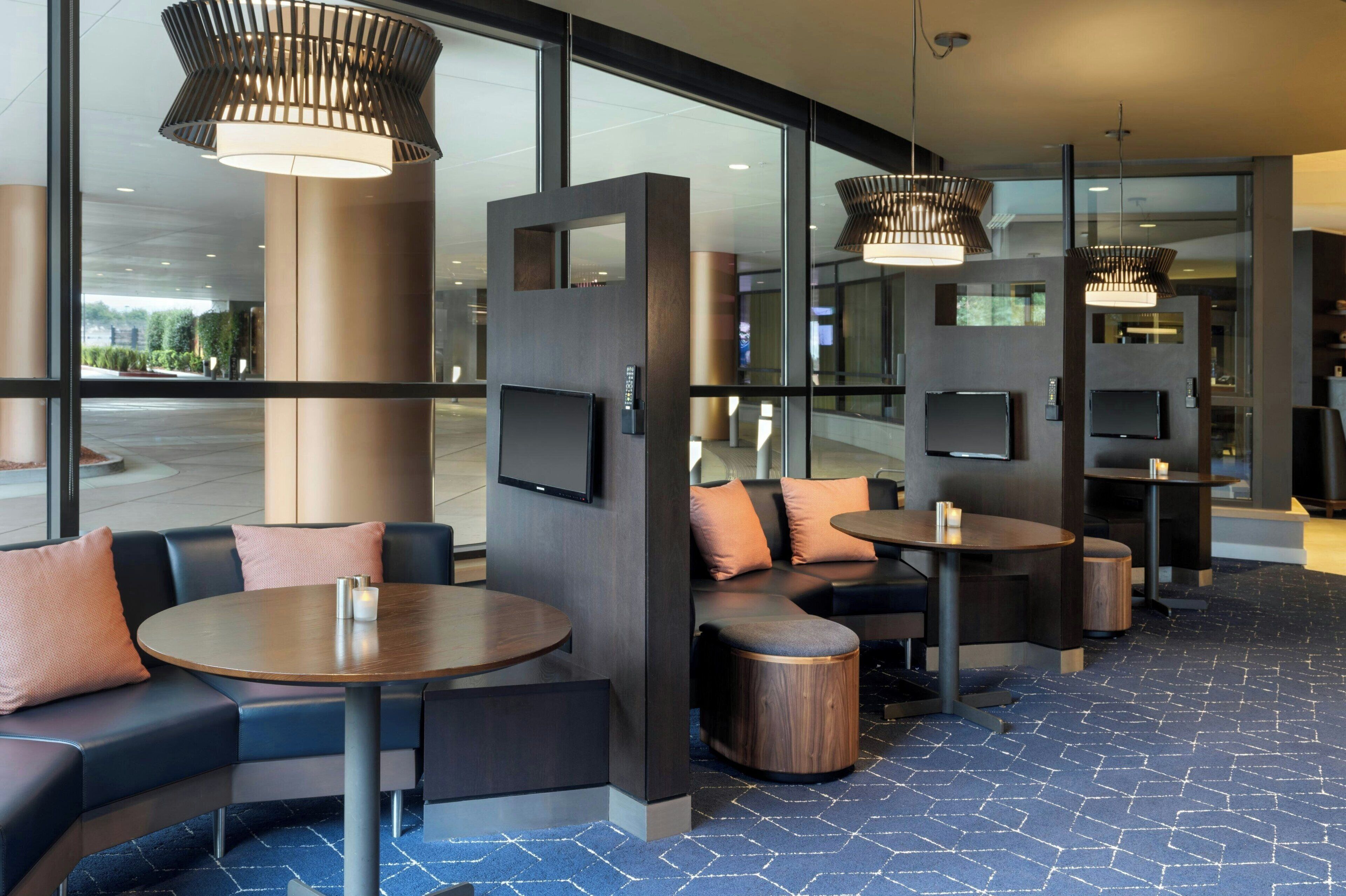 Photo - Courtyard by Marriott Redwood City