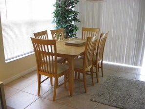 Villa Standard, 3 chambres | Restauration dans la chambre