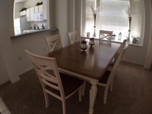 Standard House, 6 Bedrooms | In-room dining