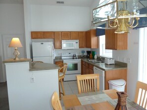 スタンダード ヴィラ 3 ベッドルーム | 専用キッチン | 冷蔵庫、電子レンジ、コンロ、食器洗い機