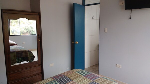Twin Room | Iron/ironing board, rollaway beds, free wired Internet