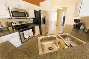 Standard Apartment, 4 Bedrooms | Private kitchen | Fridge, microwave, coffee/tea maker