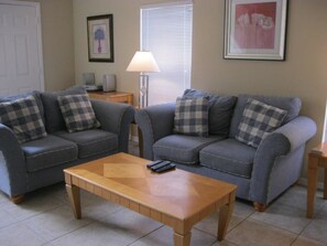 Standard Apartment, 4 Bedrooms | Living area