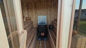 Sauna, hot tub
