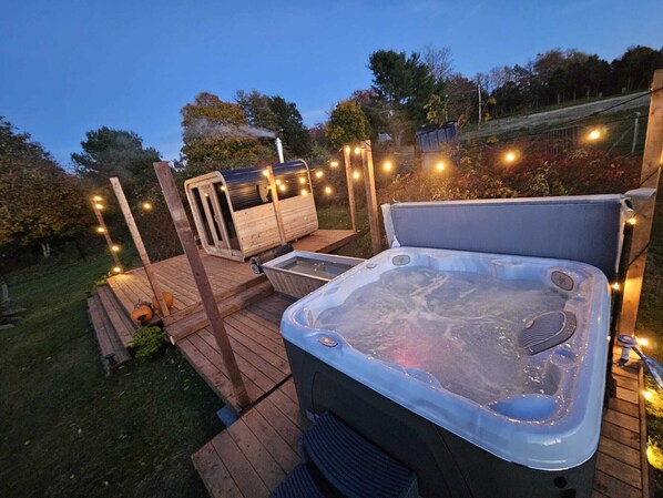 Sauna, hot tub - Upper Clements Cottages (Upper Clements)