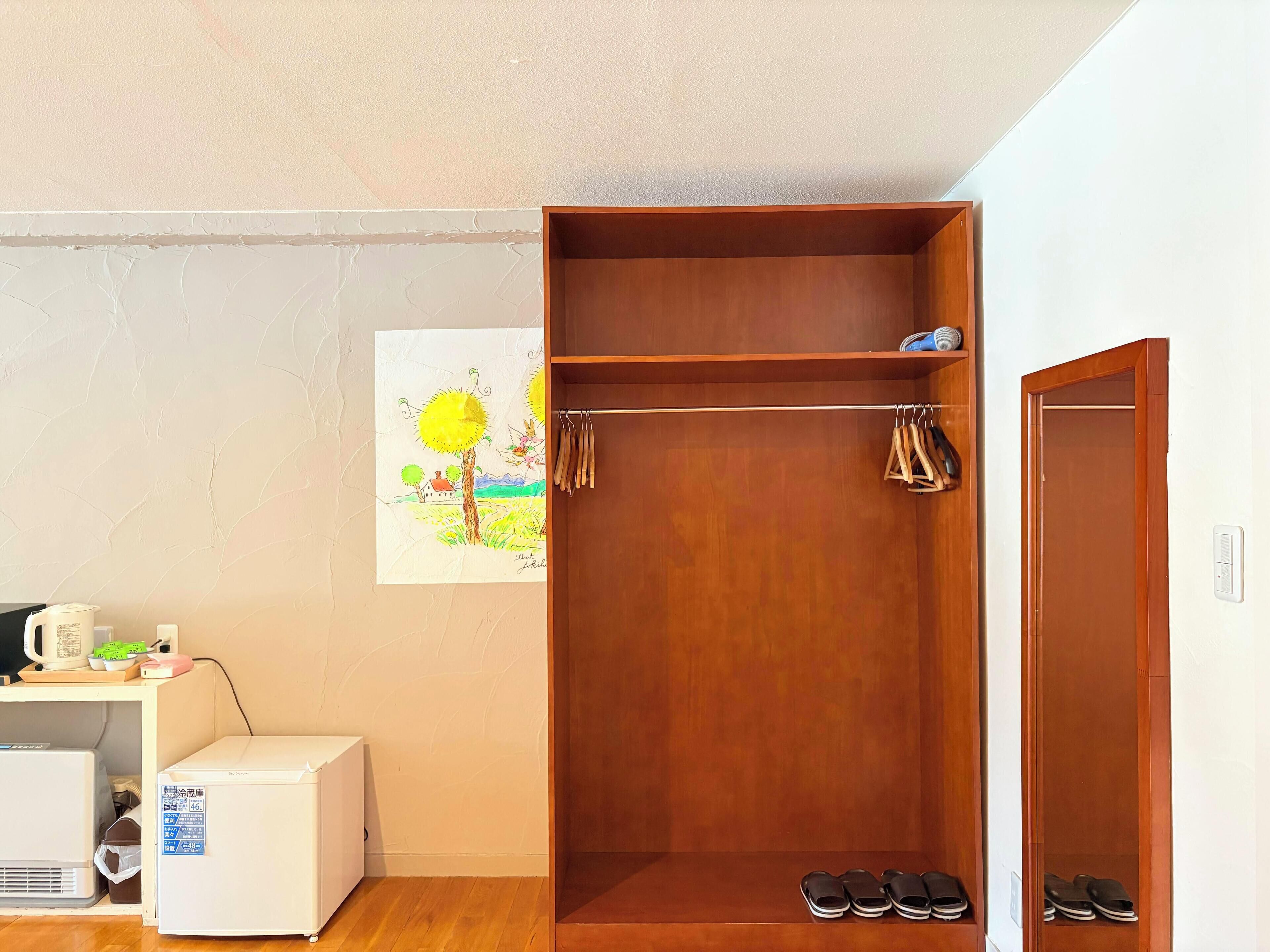 family room | 1 bedroom, premium bedding, memory-foam beds, in-room safe