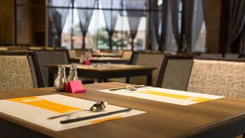 Tägliches Frühstücksbuffet gegen Gebühr